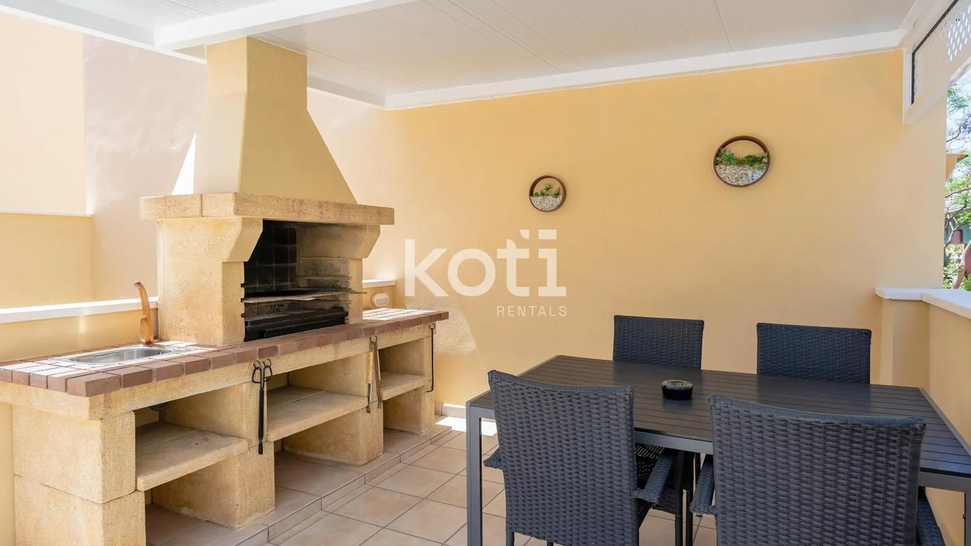 Koti Rentals - Casita Rosario Pino Rooftop Y Bbq فوينخيرولا إسبانيا