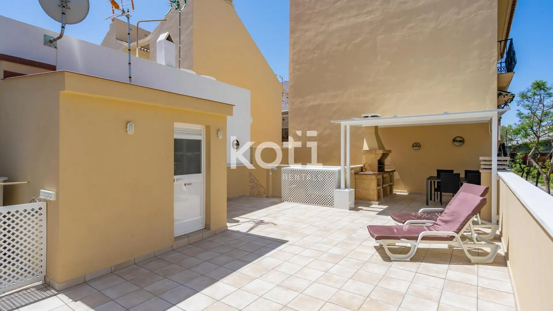 Koti Rentals - Casita Rosario Pino Rooftop Y Bbq فوينخيرولا 0*,