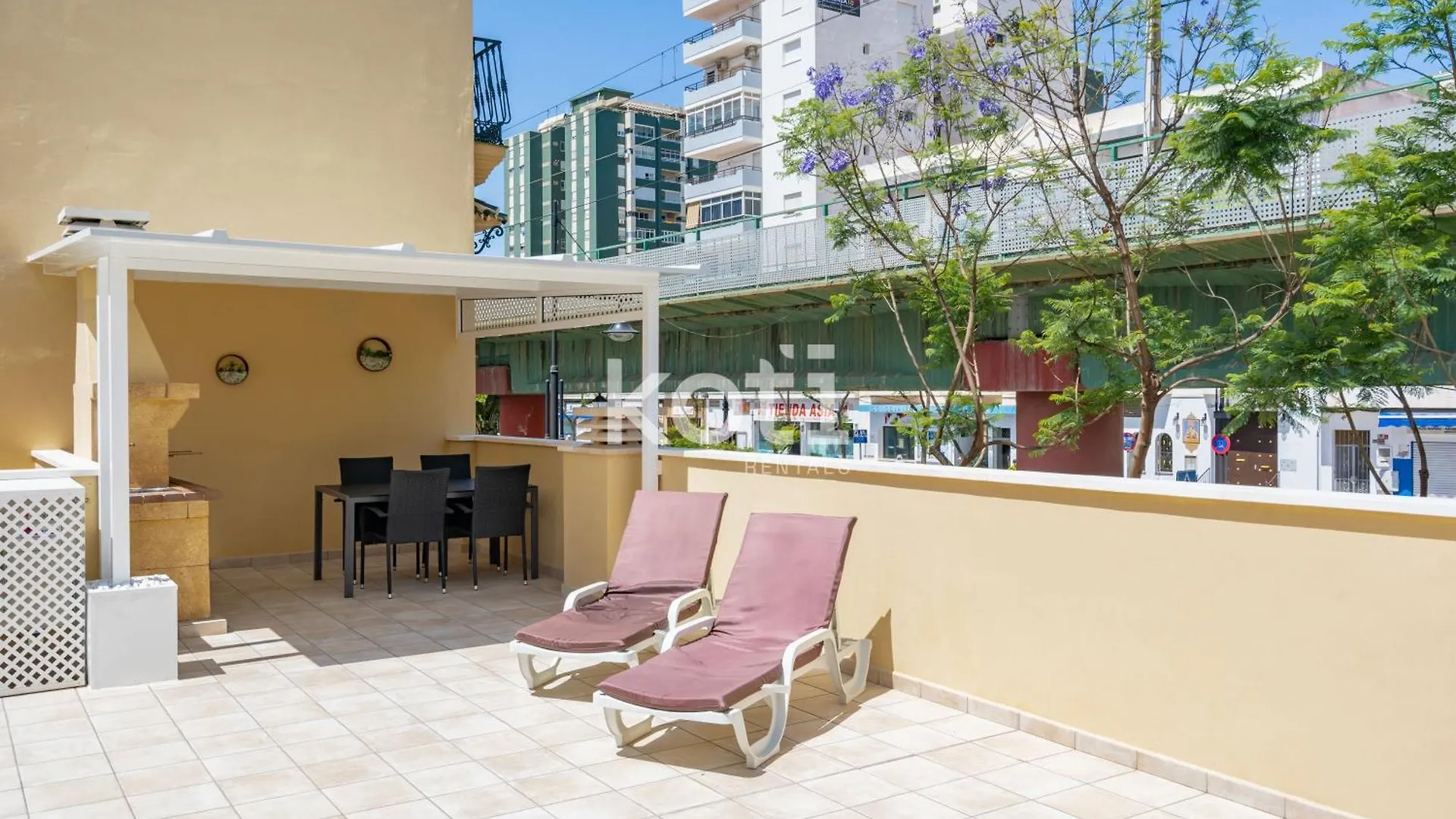 Koti Rentals - Casita Rosario Pino Rooftop Y Bbq فوينخيرولا بيت للعطل